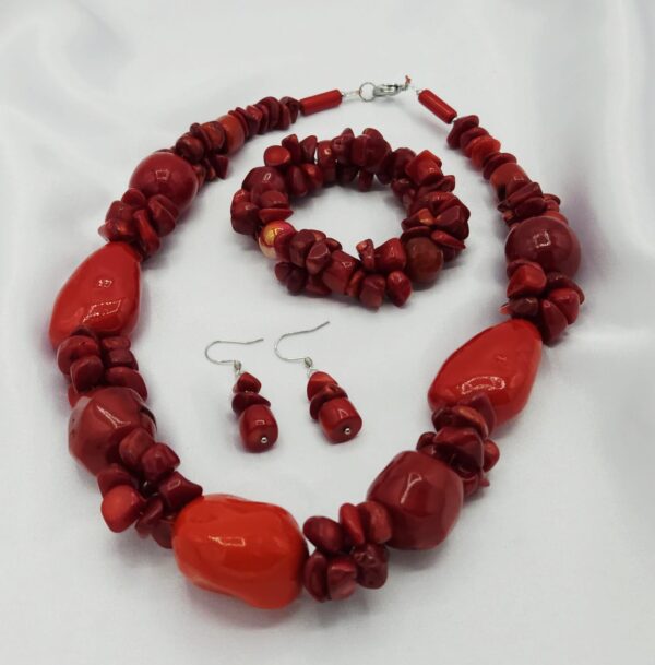 Zestaw z koralem i drewnianymi koralikami